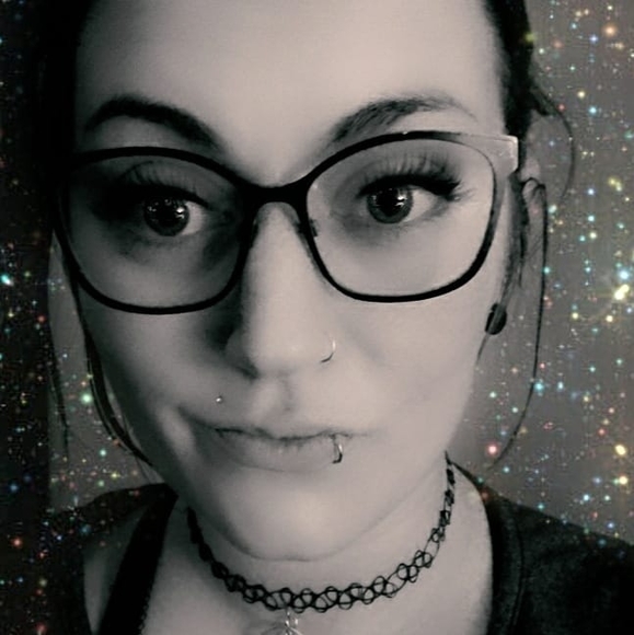 Meet your Posher, Elyse - Picture 1 of 1